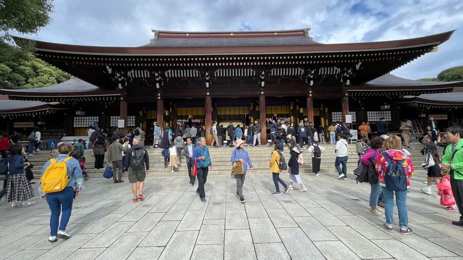 Tokyo: Meiji Jingu, Harajuku, Shibuya, and Shijuku Tour - Shibuya Crossing and the practical side of Tokyo