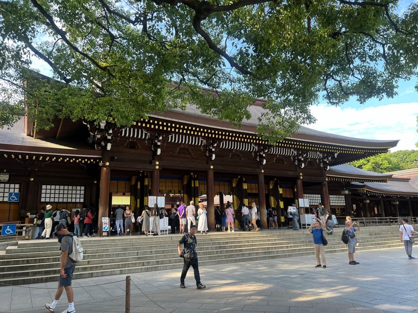 Tokyo: Meiji Jingu Shrine and Shinto Culture Walking Tour - Small groups keep the walk personal