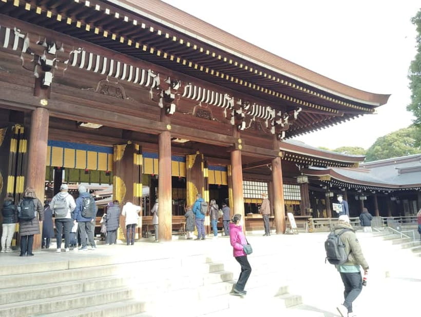 Tokyo: Meiji Jingu Shrine & Inner Garden Guided Tour (2h) - Meiji Jingu Shrine and the proper way to pray