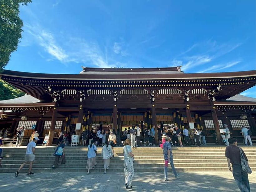 Tokyo: Meiji Jingu, Yoyogi Park & Takeshita Street Tour - Entering Meiji Jingu’s forest