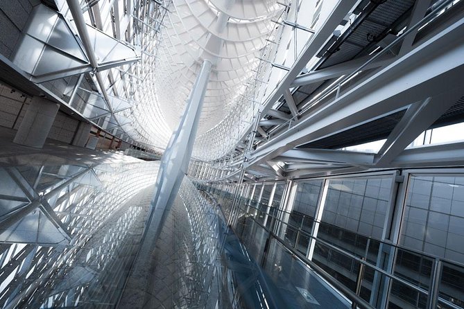 Tokyo Metropolis - Shiodome: one hour among steel and glass