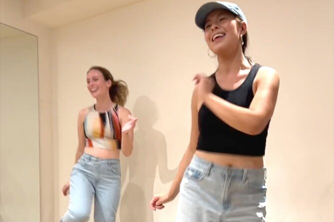 Tokyo Morning Shuffle Dance & Breakfast with a TikTok Star - Who will get the most from this class