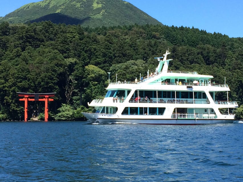 Tokyo Mt Fuji 5th St & Hakone Cruise Bus Tour w/Bullet Train - A buffet lunch with practical advantages