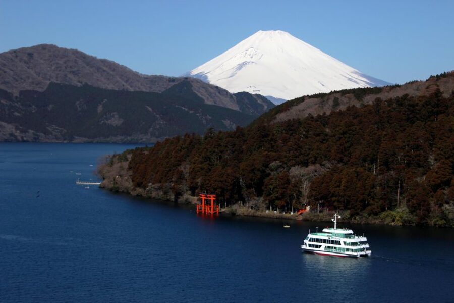 Tokyo: Mt. Fuji 5th Station & Hakone Cruise 1-Day Bus Tour - Lake Ashi and the floating torii gate
