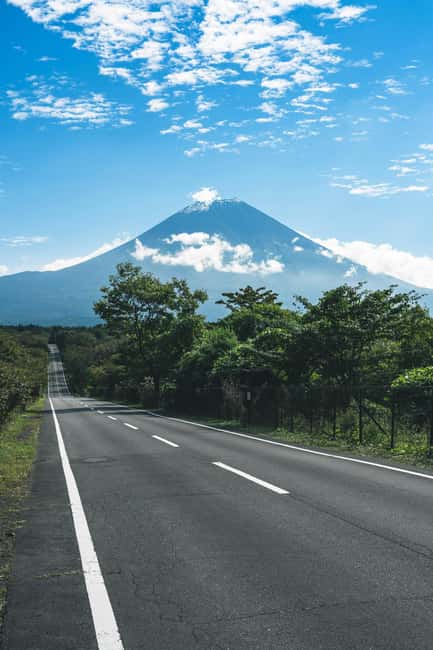 Tokyo: Mt. Fuji & Lake Kawaguchi Private Tour with Transfer - Saiko Iyashi-no-Sato Nenba and Fuji-Q Highland