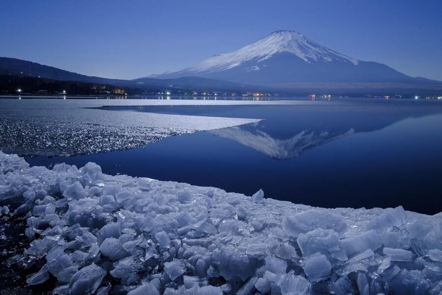 Tokyo: Mt Fuji Lake Kawaguchi & Yamanaka Hot Spring Day Tour - Oishi Park and the seasonal face of Lake Kawaguchi