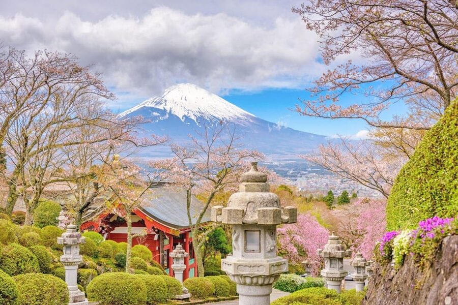Tokyo: Mt Fuji Lake Kawaguchiko Tour & Arakuyama Sengen Park - The Lawson Kawaguchiko Station photo stop