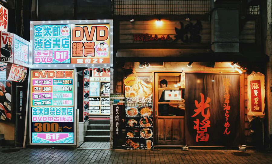 Tokyo Must-See Attractions Private Walking Tour With A Guide - Tsukiji Outer Market, the best stop for food-minded visitors