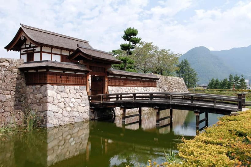 Tokyo: Nagano Snow Monkeys and Zenkoji Tour with Temples - Why the snow monkeys make this trip worth the road time