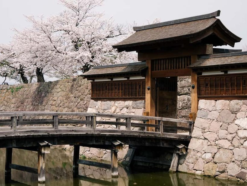 Tokyo: Nagano Snow Monkeys and Zenkoji Tour with Temples - Guides, comfort, and practical support