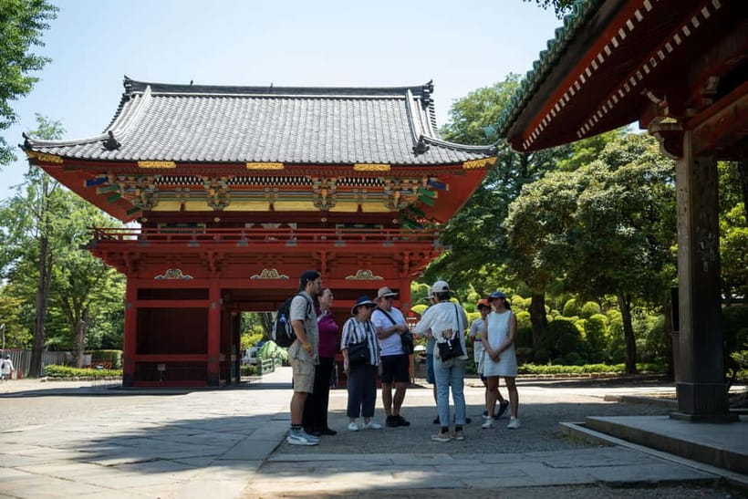 Tokyo: Old Quarter Yanaka Walking Tour - Yoshidaya Liquor Shop and the pleasure of small stops