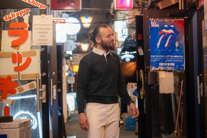 Tokyo Portrait Tour with a Professional Photographer - Finishing among the tiny bars of Golden Gai