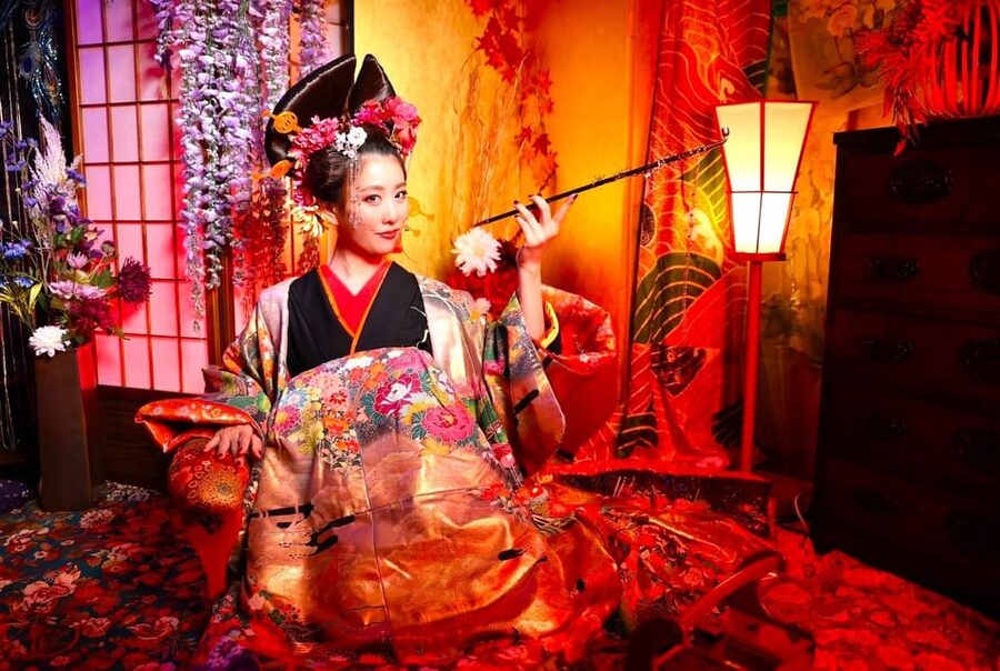 Tokyo: Private Makeover Photography Studio in Luxury Kimono - Choosing the kimono, ornaments, and props