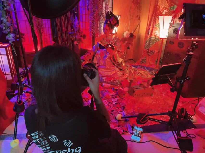 Tokyo: Private Makeover Photography Studio in Luxury Kimono - Dressing in an authentic theater-style costume