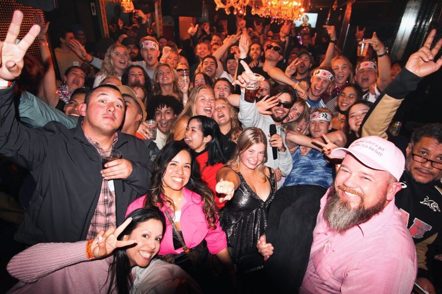 Tokyo: Pub Crawl and Bar Tour - Group size, hosts, and the social side