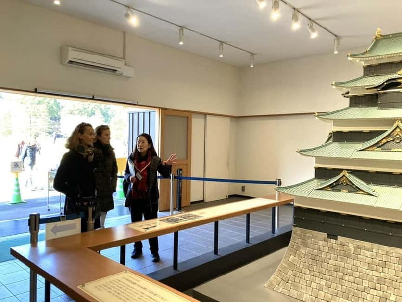 Tokyo: Pvt. Tour - Edo Castle & Imperial Palace East Gardens - Why Edo Castle makes a better starting point than palace gates alone