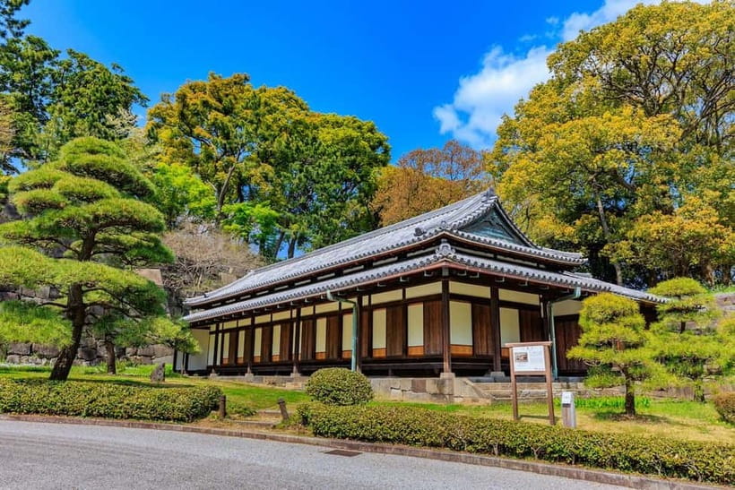 Tokyo: Pvt. Tour - Edo Castle & Imperial Palace East Gardens - Edo Castle ruins and the scale of shogun power