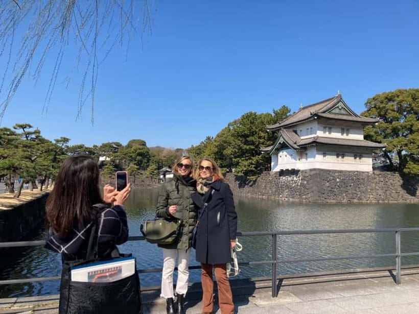 Tokyo: Pvt. Tour - Edo Castle & Imperial Palace East Gardens - A private walk that can match your pace