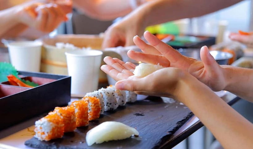 Tokyo: Roll and Authentic Sushi Making Class in Asakusa - Eating your sushi completes the lesson