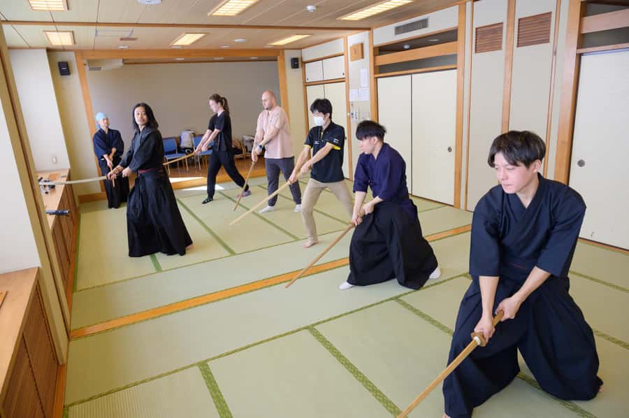 Tokyo: Samurai Adventure! Authentic Sword Experience - Warm-up, stance, and the first sword movements