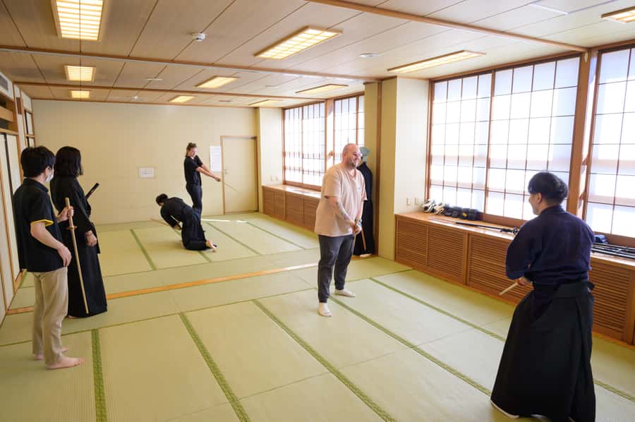 Tokyo: Samurai Adventure! Authentic Sword Experience - Costumes and the closing photo session