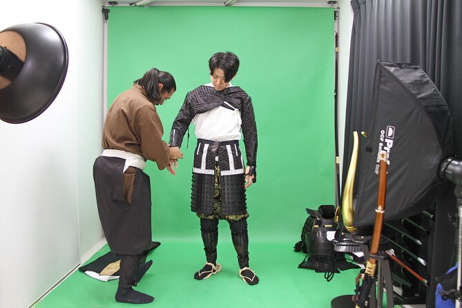 Tokyo Samurai Armor Experience in a Photo Studio - Studio photography with your own phone or camera