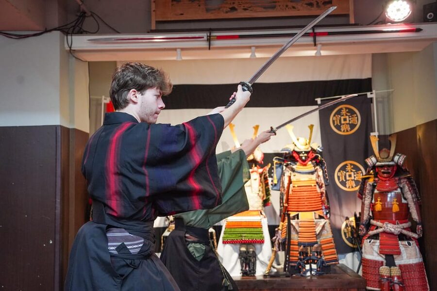 Tokyo: Samurai Experience with Lunch and Guided Tour - Lunch in a former Kagurazaka teahouse
