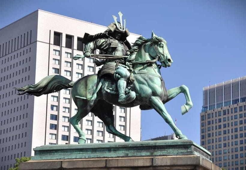 Tokyo: Samurai History Walking Tour - Following the samurai story from the 900s to 1868