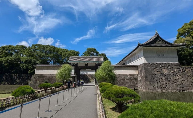 Tokyo: Samurai History Walking Tour - Edo Castle ruins and the political center of old Tokyo