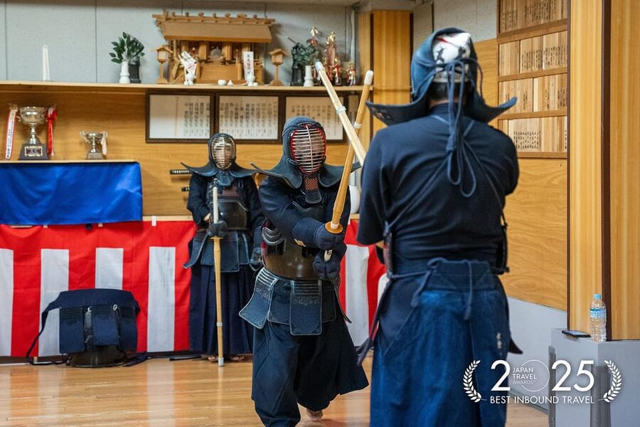 Tokyo: Samurai Kendo Practice Experience - Getting dressed in kendo armor