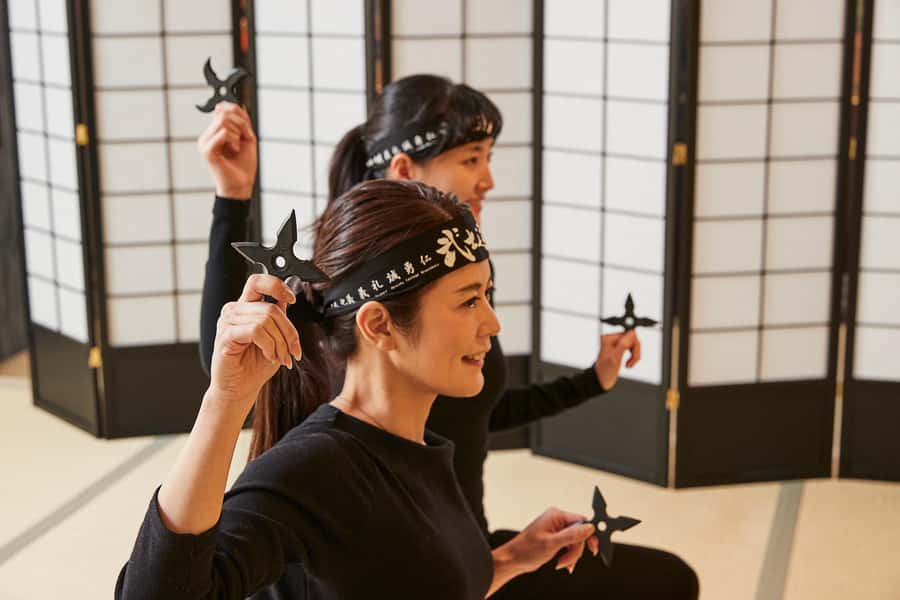 Tokyo: Samurai Ninja Museum Guided tour and Experience - Starting with the samurai story