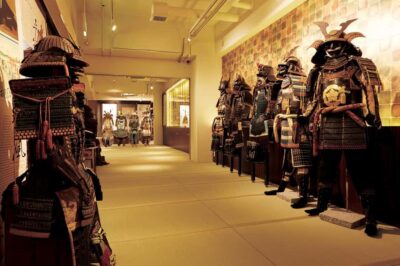 Tokyo: Samurai Ninja Museum Guided tour and Experience - Armor, helmets, and swords up close