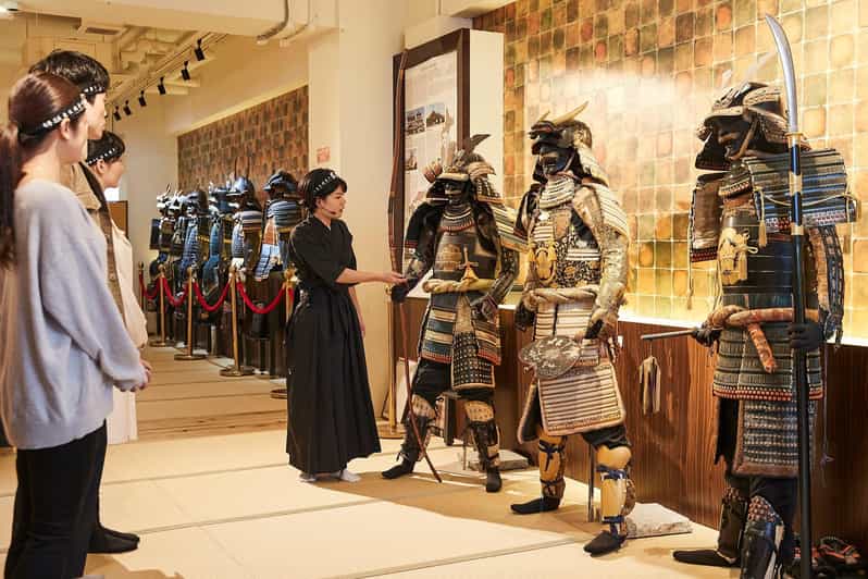 Tokyo: Samurai Ninja Museum Guided tour and Experience - Putting on samurai gear