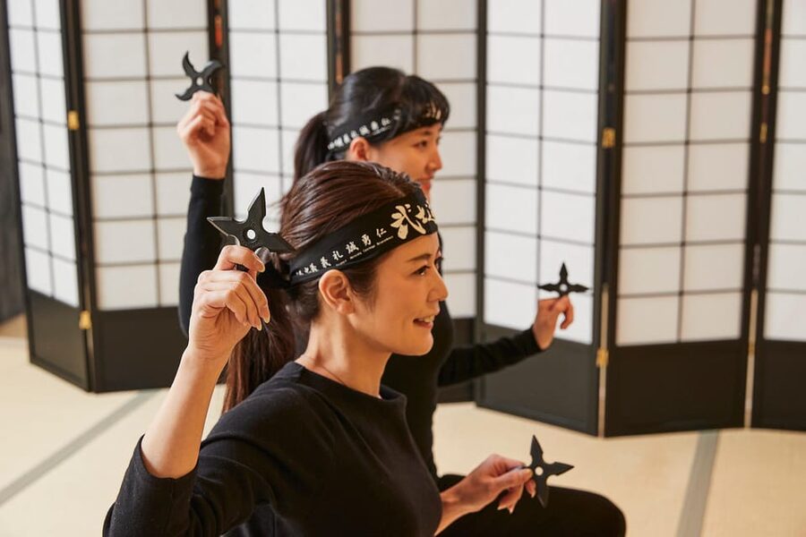 Tokyo: Samurai Ninja Museum Guided tour and Experience - Group size and the guide’s role