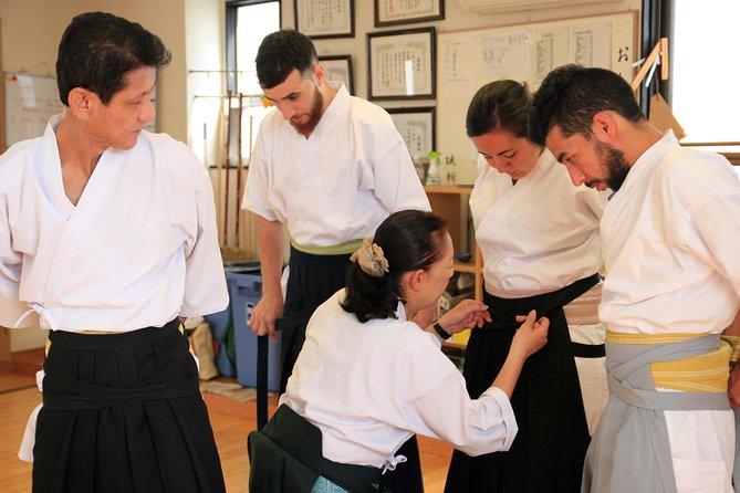 Tokyo:Samurai sword and archery class from a samurai descendant - What the small-group format changes