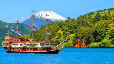 Tokyo:Sea of Mount Fuji, Hakone Ropeway, Ōwakudani, Enoshima - The pirate ship across Lake Ashi