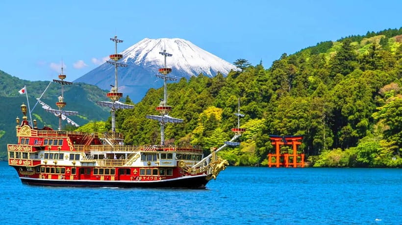 Tokyo:Sea of Mount Fuji, Hakone Ropeway, Ōwakudani, Enoshima - The pirate ship across Lake Ashi