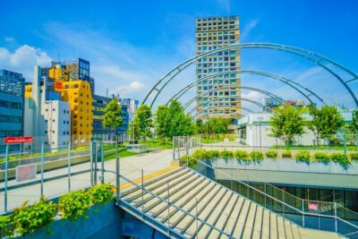 Tokyo: Shibuya Crossing & Hidden Streets Walking Tour - Finding the guide inside Mark City
