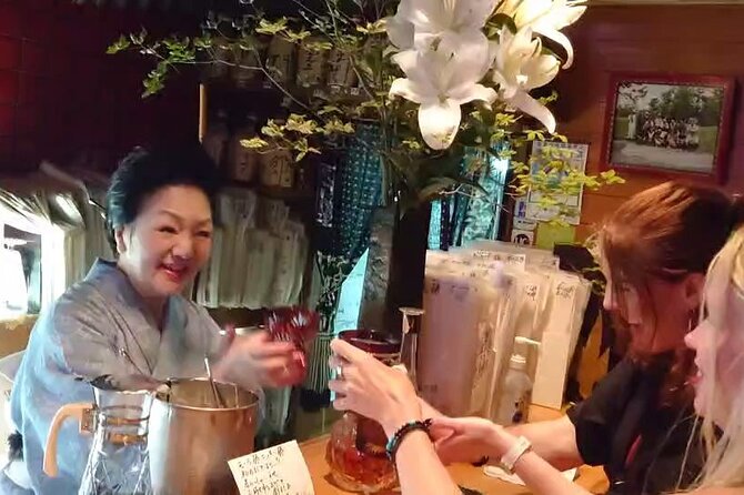 Tokyo Shinbashi Night Tour: Local Guide & Drinks at Snack Bars - Karaoke at the second bar