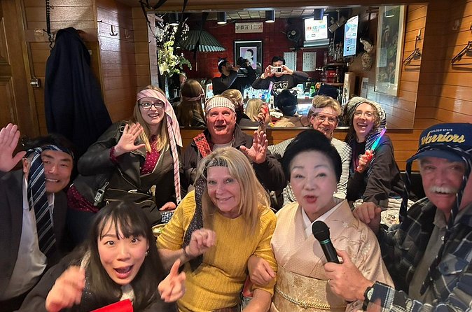 Tokyo Shinbashi Night Tour: Local Guide & Drinks at Snack Bars - A small group changes the evening