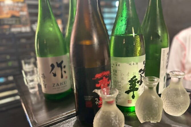 Tokyo Shinjuku Food & Backstreet Culture Tour: 15 Dishes+3 Drinks - Starting under Shinjuku’s giant 3D cat