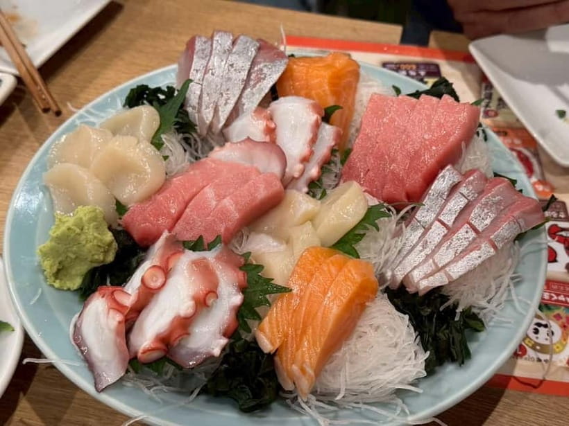 Tokyo: Shinjuku Golden Gai Bar Hopping Night Tour - The second bar and a wider drinks choice