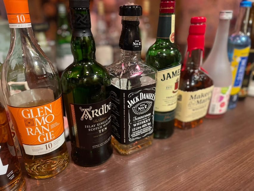 Tokyo: Shinjuku Golden Gai Bar Hopping that only locals know - Why Golden Gai works best with a guide