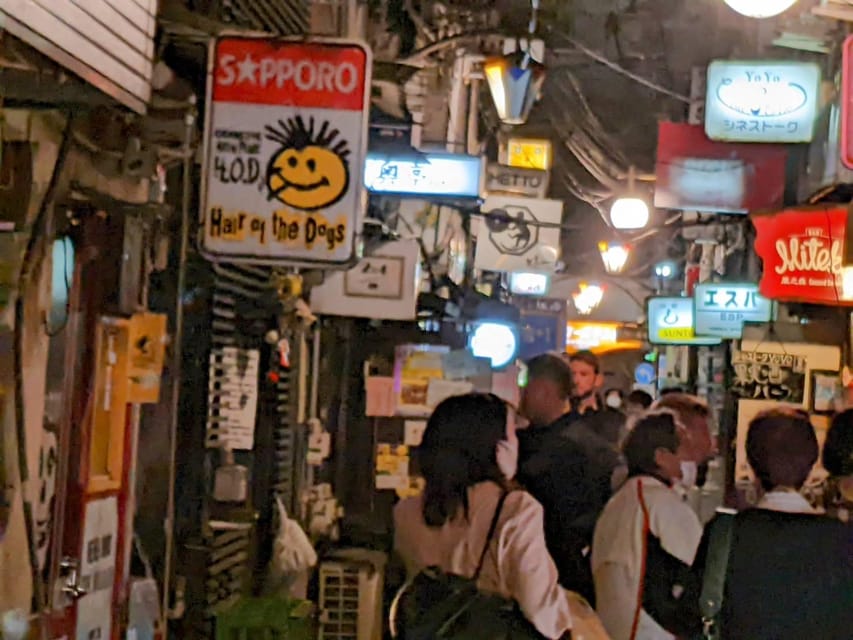 Tokyo: Shinjuku Golden Gai Bar Hopping that only locals know - What the English-speaking guide adds