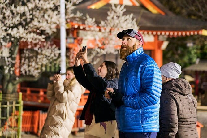 Tokyo: Shinjuku Historical Walking Tour & Secret Backstreets