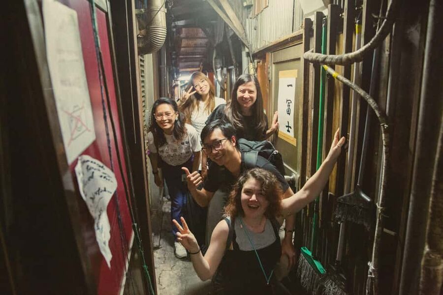 Tokyo: Shinjuku Izakaya and Golden Gai Bar Hopping Tour (2h) - Who should book this experience