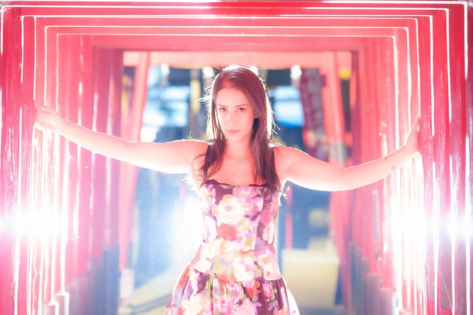 Tokyo Shinjuku Night Photo Tour with Pro Gota