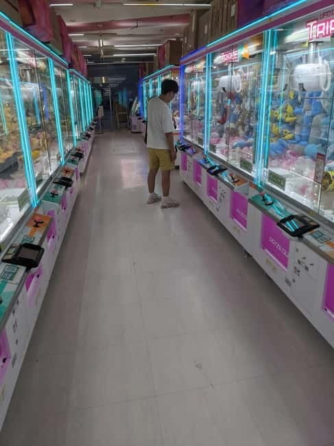 Tokyo Shinjuku : Private Walking Night Tour with Pachinko - Game arcades and a change of pace