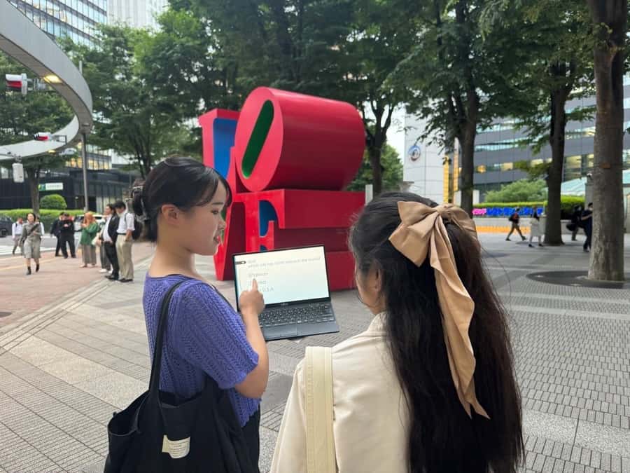 Tokyo: Shinjuku tour with university students in Tokyo - Why Shinjuku Works So Well for a Short Evening Walk