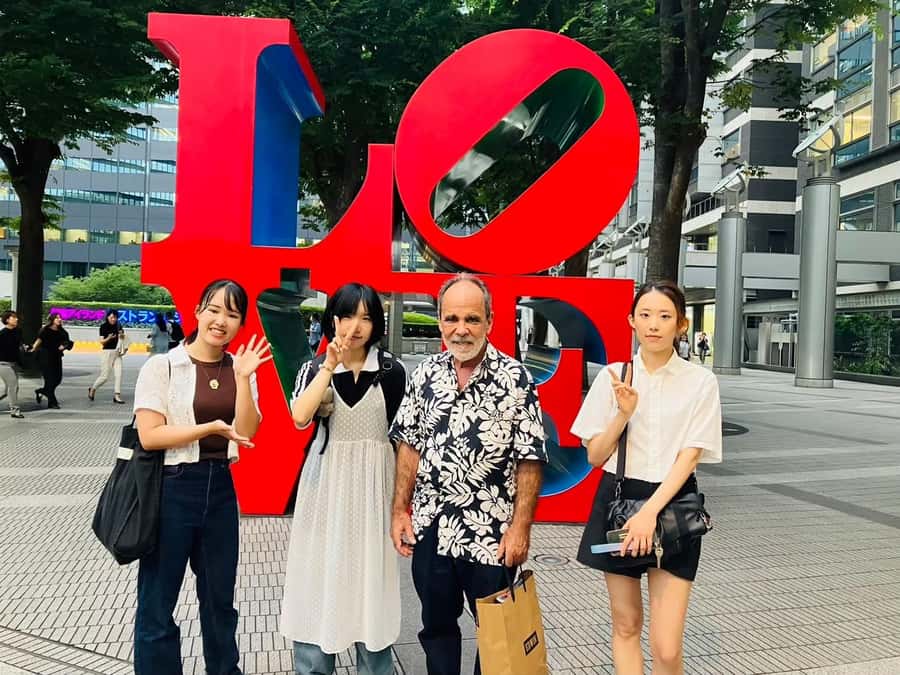 Tokyo: Shinjuku tour with university students in Tokyo - The Tokyo Metropolitan Government Building View